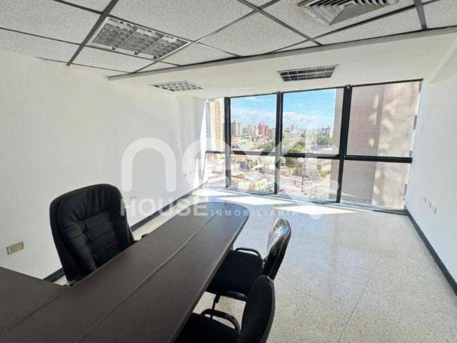 Oficina en alquiler en Cacique Mara, Maracaibo