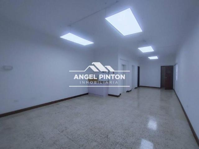Oficina en alquiler en Cacique Mara, Maracaibo