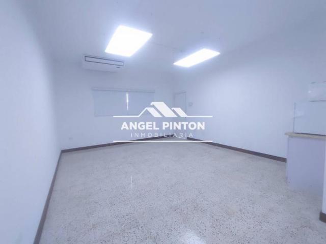 Oficina en alquiler en Cacique Mara, Maracaibo