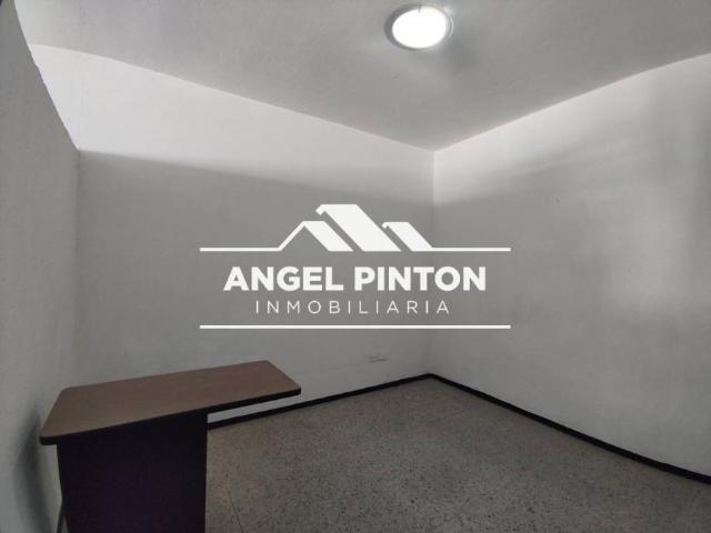 Oficina en alquiler en Cacique Mara, Maracaibo