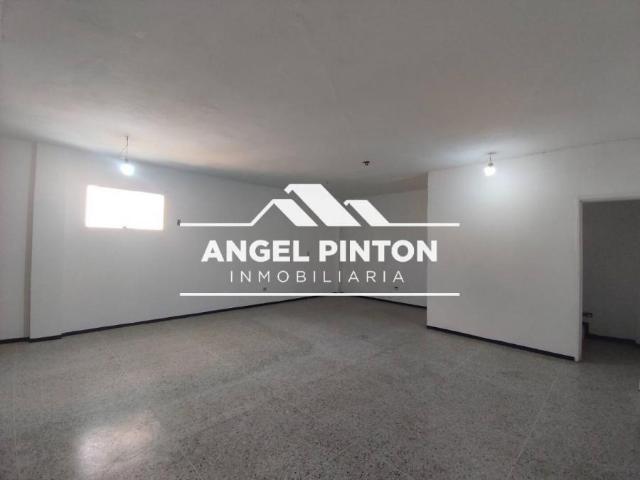 Oficina en alquiler en Cacique Mara, Maracaibo