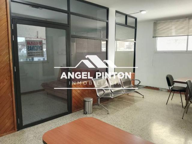 Oficina en alquiler en Cacique Mara, Maracaibo