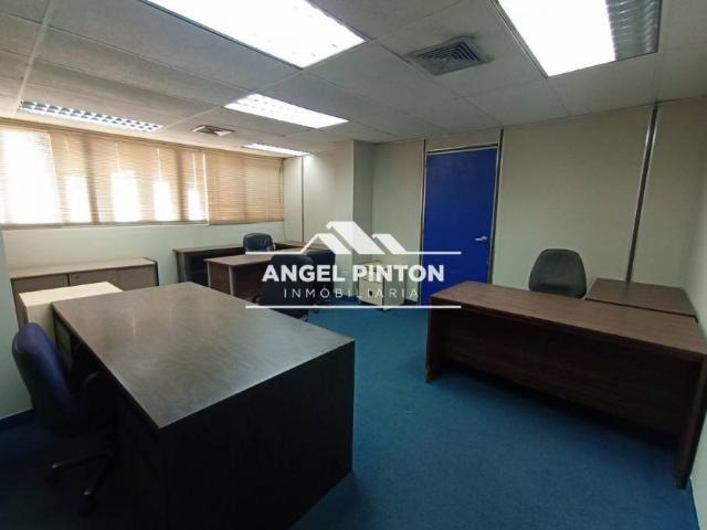Oficina en alquiler en Cacique Mara, Maracaibo