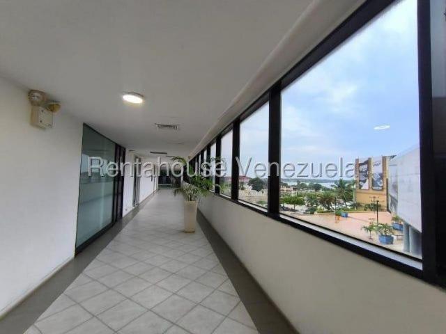 Oficina en alquiler en Cacique Mara, Maracaibo