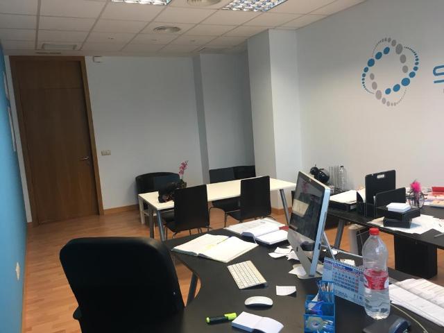 Oficina en alquiler en Sevilla, Distrito Cerro-Amate