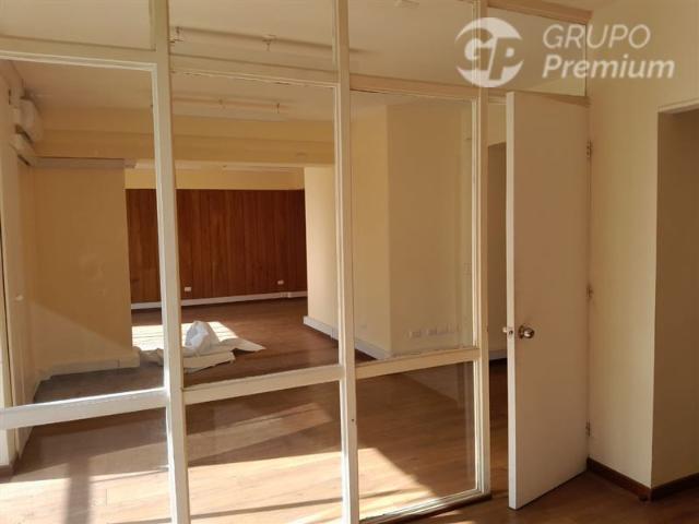 Oficina en Arriendo en matias cousiño con moneda