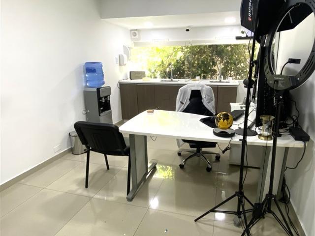 Oficina en Arriendo en Pérez Valenzuela con Antonio Bellet