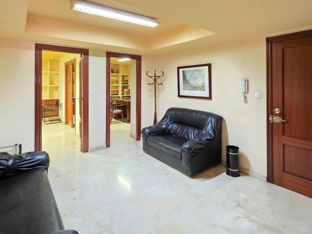 Oficina en venta en Las Protegidas, Jaén