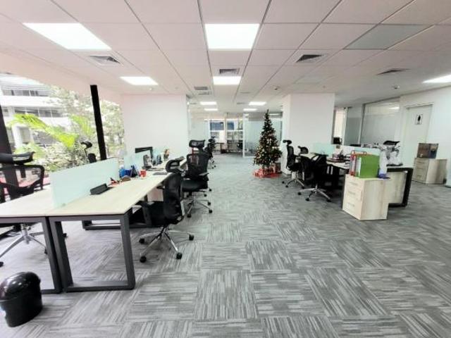 OFICINA EN VENTA 2do piso EN RECONOCIDO CENTRO EMPRESARIAL SAN ISIDRO
