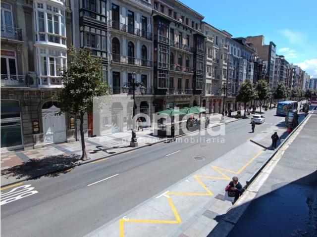 Oficina en venta en Oviedo, Asturias