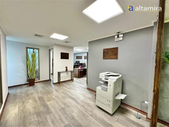 Oficina en Venta en Edificio Capital Cómoda Oficina en piso 6 2 estacionamientos