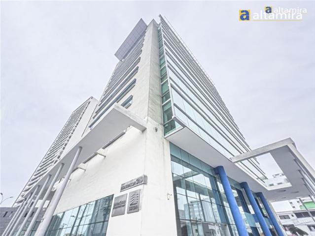 Oficina en Venta en Edificio Esmeralda piso 7 2 amplias oficinas, 2 bodegas y 6 estacionamientos