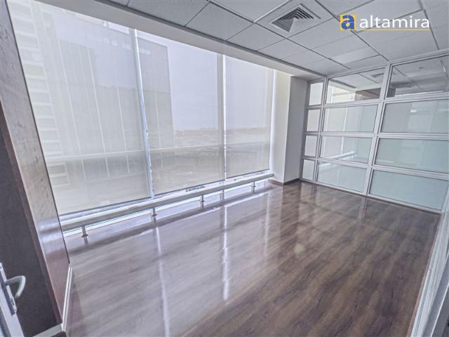Oficina en Venta en Edificio Esmeralda piso 7 2 amplias oficinas, 2 bodegas y 6 estacionamientos