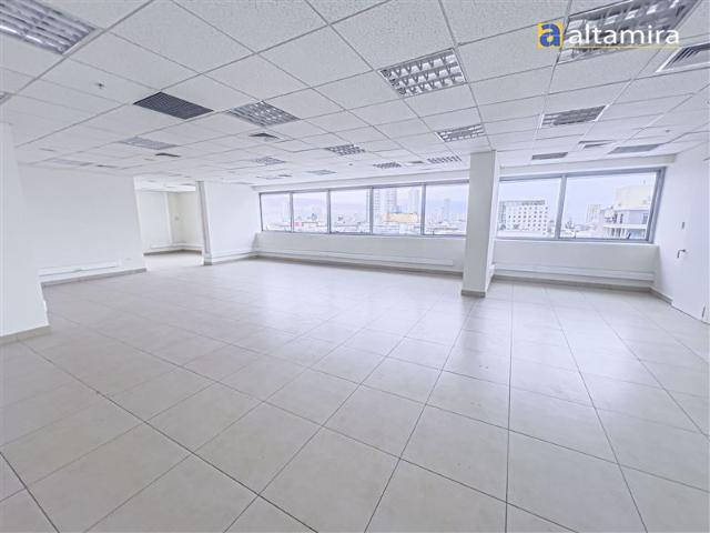 Oficina en Venta en Edificio Esmeralda piso 7 2 amplias oficinas, 2 bodegas y 6 estacionamientos