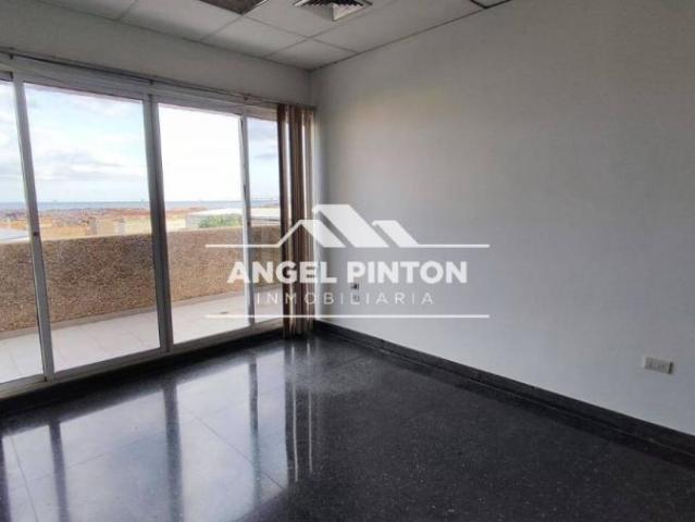 Oficina en venta en Cacique Mara, Maracaibo
