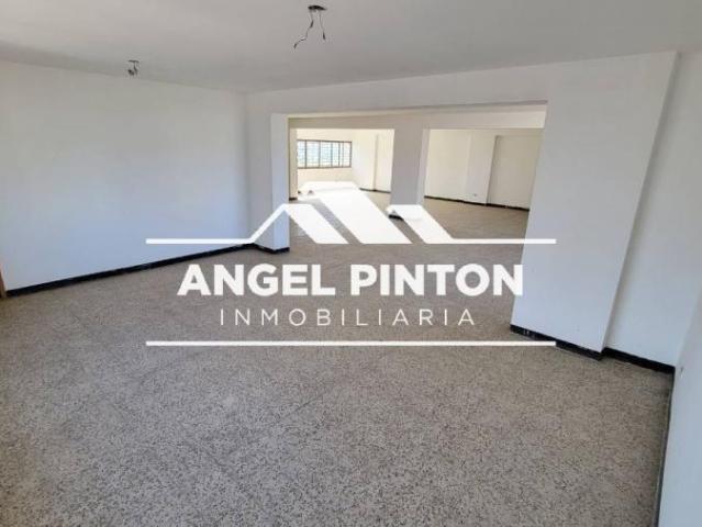 Oficina en venta en Cacique Mara, Maracaibo
