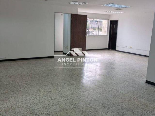 Oficina en venta en Cacique Mara, Maracaibo