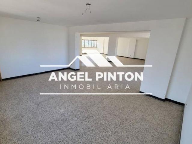 Oficina en venta en Cacique Mara, Maracaibo