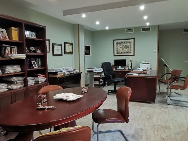 Oficina en venta en Linares, Andalucía