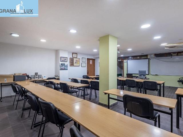 Oficina en venta en Genil, Granada