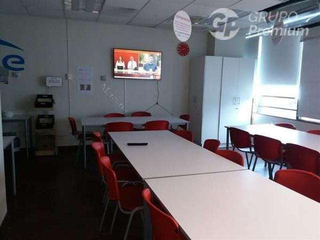 Oficina o Casa Oficina en Arriendo en Providencia 3 dormitorios 2 banos de 180 m