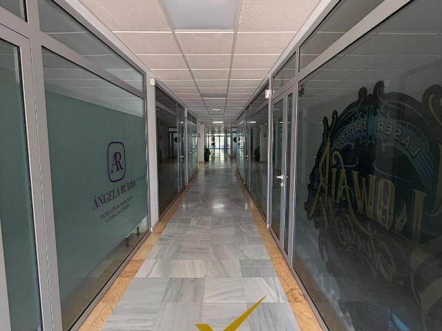 Oficina en venta en Carmona, Andalucía