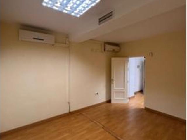 Oficina en venta en Santa Rosa, Gines