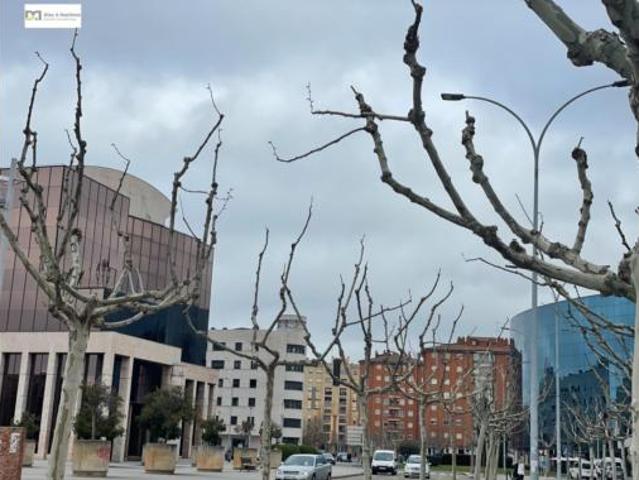 Oficina en venta en Eras de Renueva, León