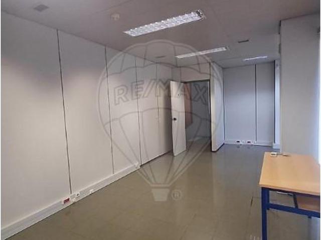 Escritório alugar em Quinta do Lambert, Lisboa