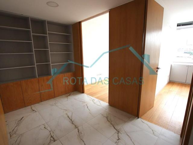 Escritório alugar em Porto, Lordelo Do Ouro