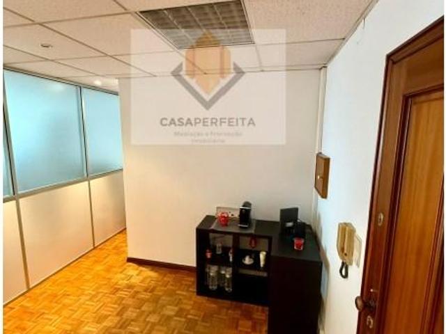 Escritório alugar em Laborim, Vila Nova De Gaia
