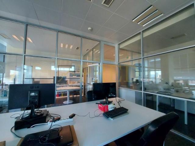 Escritório alugar em Laborim, Vila Nova De Gaia