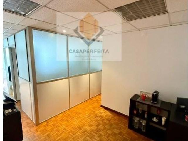 Escritório alugar em Laborim, Vila Nova De Gaia