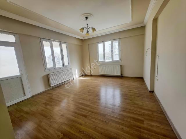 Kurtuluş, Yayladağı içerisinde kiralık mülk