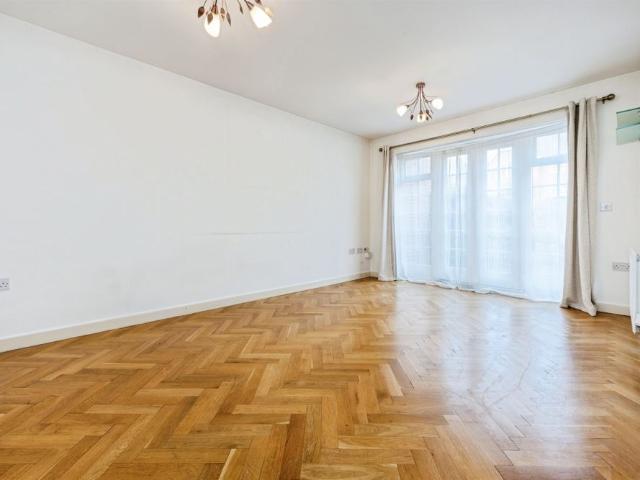 Townhouse for rent in Wendover, Buckinghamshire