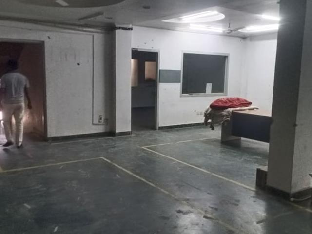 Commercial for rent in Deri