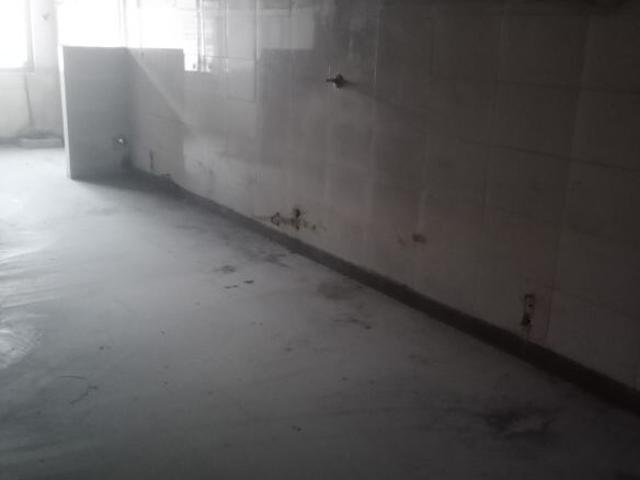 Commercial for rent in Deri