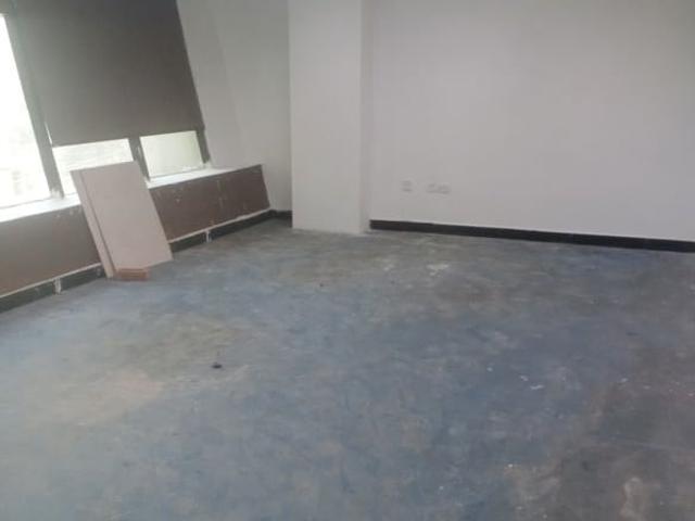 Commercial for rent in Deri