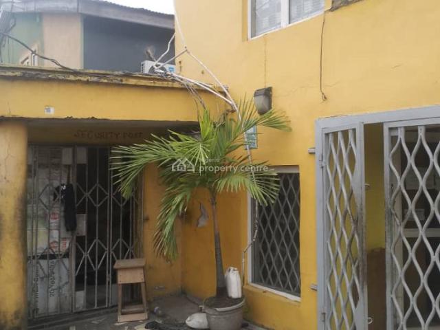 House for sale in Surulere , Surulere
