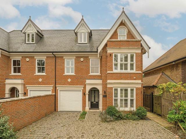 Apartment for rent in Whiteley Village, Elmbridge
