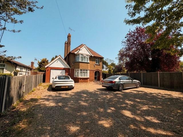 House for rent in Colnbrook with Poyle, Slough