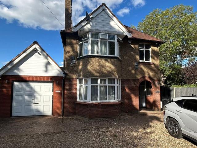 House for rent in Colnbrook with Poyle, Slough