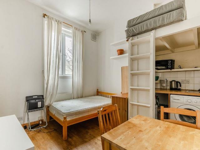 Studio for rent in Earl's Court, Greater London
