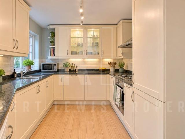 Apartment for rent in Brompton, Greater London