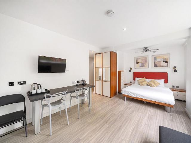 Apartment for rent in Brompton, Greater London