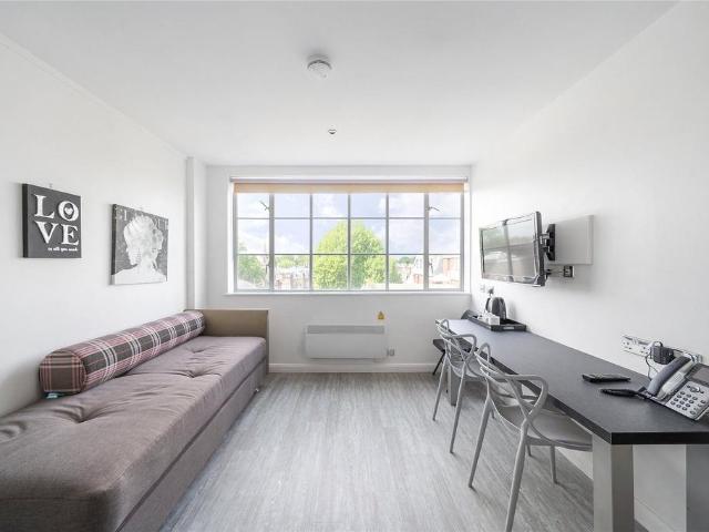House for rent in Brompton, Greater London