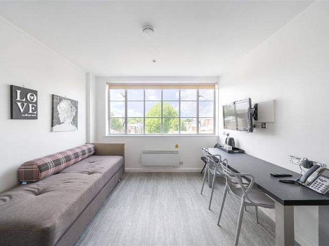 Studio for rent in Brompton, Greater London