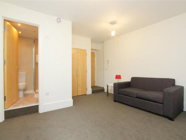 Apartment for rent in Brompton, Greater London