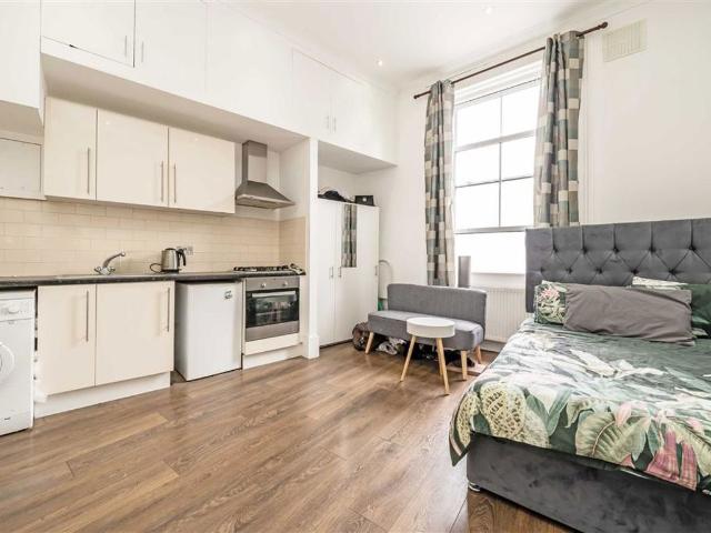 Studio for rent in Earl's Court, Greater London