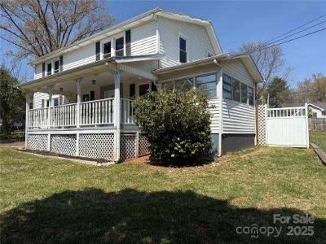House for sale in Forest City